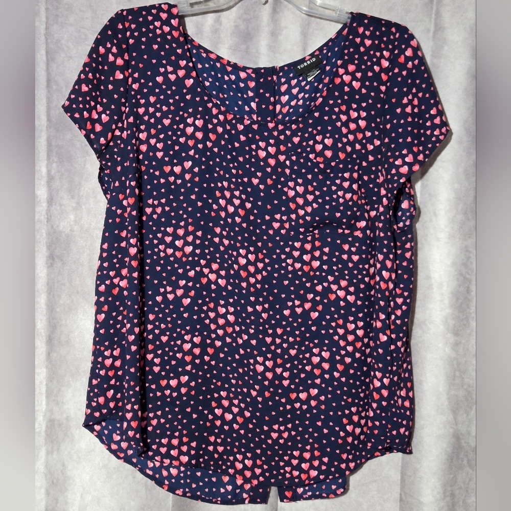 Torrid Cute Heart Print Top Navy Blue Pink Valentines Womens Size L Career Flowy - Picture 1 of 6